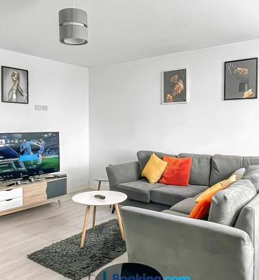 Hull Old Town Apartment | City Centre 2 Bedroom Flat With NETFLIX, Games, Wi-Fi , Parking By Hush Haven Homes Short Lets and Serviced Accommodation
