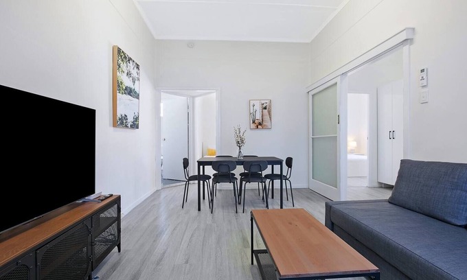 Kangaroo Point Apartment | Comfort and Convenience in Vibrant Brisbane City Centre
