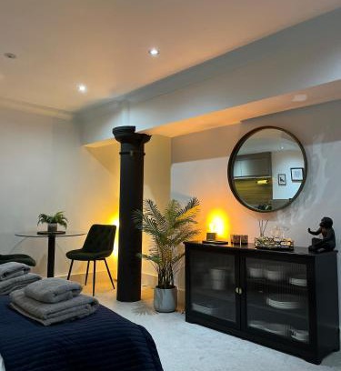 York Apartment | City Centre Riverside Apartment