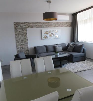 Mosonmagyarovar Apartment | Exceptional City Corner Central: Family-Friendly Comfort