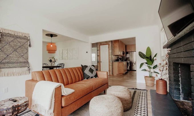 Merriam Park House | Prime City Retreat with Home Gym & Pet-Friendly Amenities
