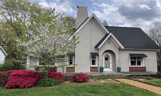 LaFayette House | Cozy City Cottage on Main St - Pet-Friendly & Family Ready