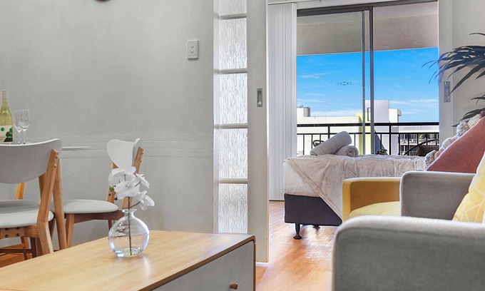 Perth Central Business District Apartment | Convenient City Haven: Steps from CBD & Optus Stadium