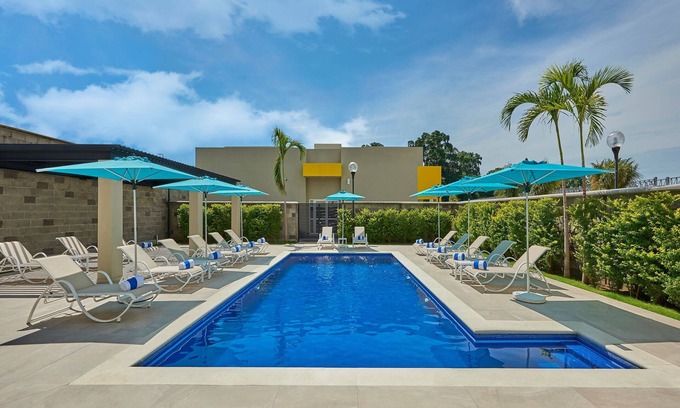 Tapachula Hotel | Discover City Express by Marriott Tapachula with Pool & Spa