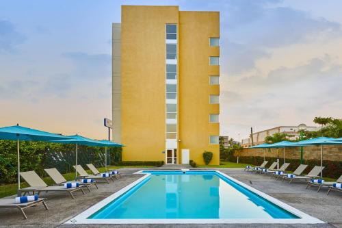 Manzanillo Hotel | Discover City Express by Marriott Manzanillo: Family-Friendly Stay