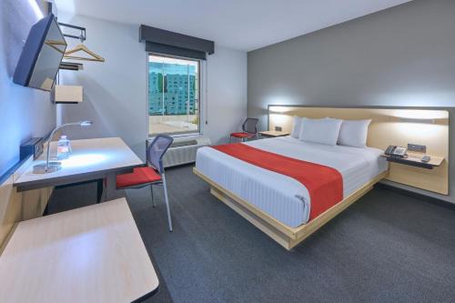 Toluca Hotel | Welcoming City Express by Marriott Toluca for Families