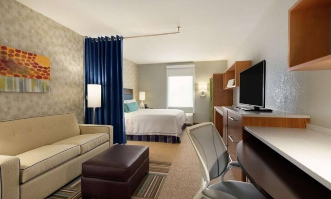 Florida City Hotel | Family-Friendly City Haven: Free Breakfast & Onsite Pool