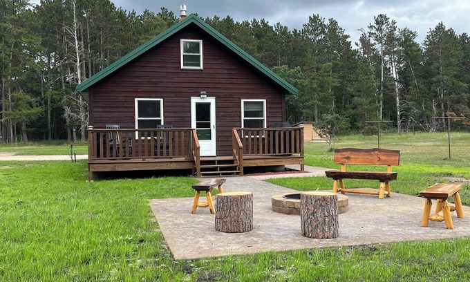 Menahga House | Top-Rated City Limit Cabin with Pool & Family Amenities