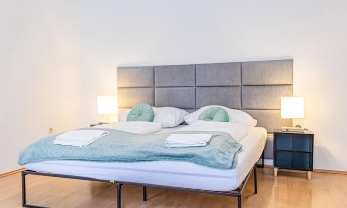 Neulerchenfeld Apartment | Convenient 2BR Apartment Steps from Wiener Stadthalle