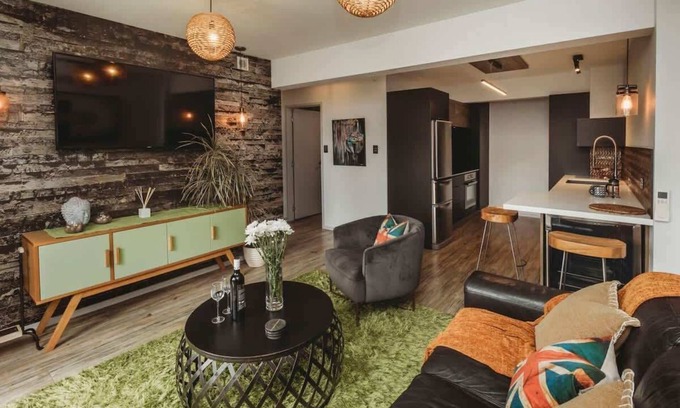 New Plymouth Apartment | City Living Apartment Two: Family-Friendly with Breakfast