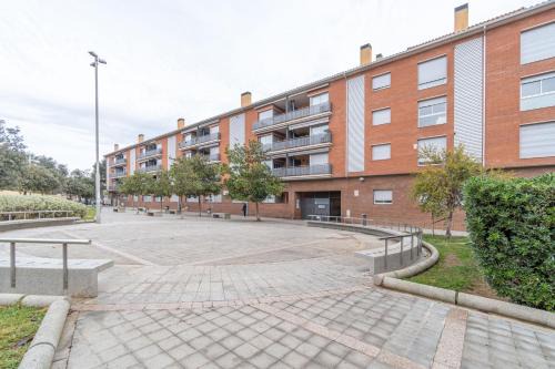 Figueres Apartment | Stylish City Loft in Costa Brava: Family & Pet Friendly
