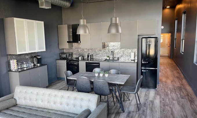West Main Historic District Apartment | River View City Loft Escape - Pet & Child Friendly Stay!