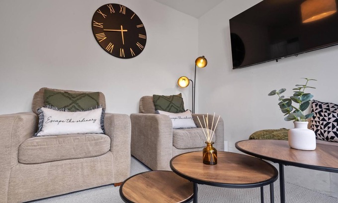 Hillingdon House | City Nest Service Accommodation HEATHROW 5 min drive to Heathrow Airport