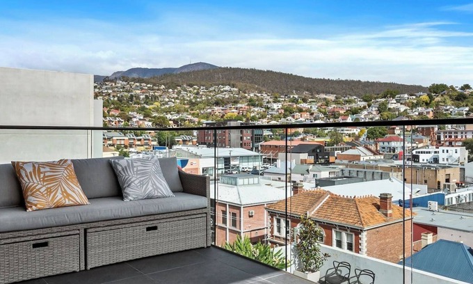 Hobart Central Business District Apartment | City North Sanctuary at the Elliot Stunning Views