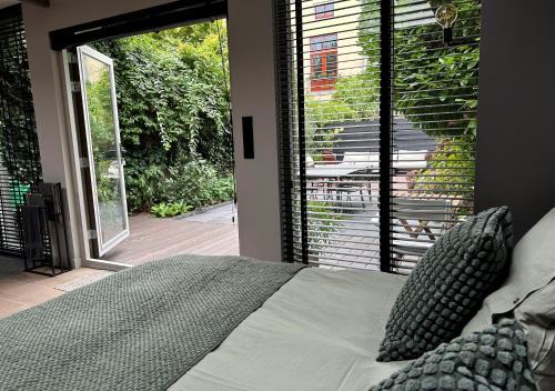 The Hague Center Apartment | City Oasis