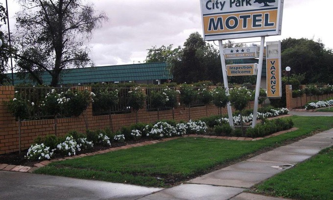 Wagga Wagga Hotel | Comfortable City Park Motel and Apartments with Family Amenities