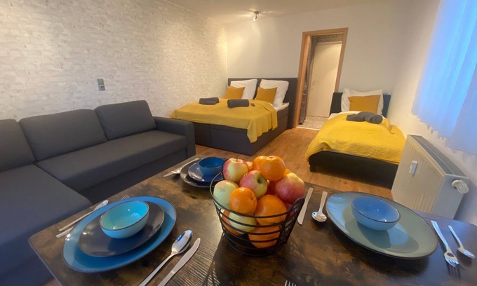 Fuerth Condo | Cozy City Studio: Wifi, Netflix & Family-Friendly Amenities