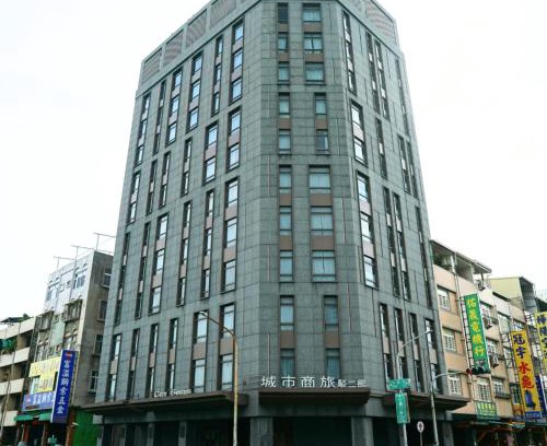 Yancheng District Hotel | Elegant City Suites - Kaohsiung Pier2 with Family-Friendly Amenities