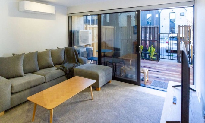 Christchurch City Centre House | City Townhouse 2BR 2BA with EV Charger and Work Desk