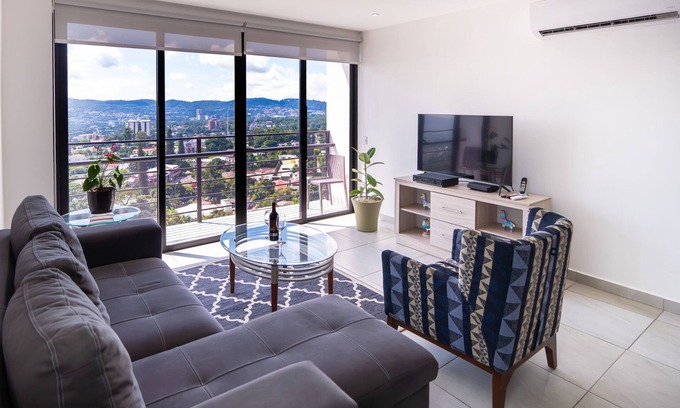 San Salvador Apartment | City View Escalon: 3-Bedroom Apartment with a Breathtaking Vista