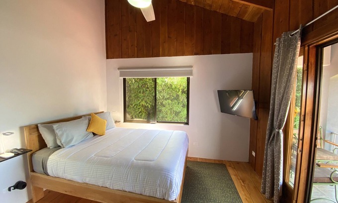 San Isidro Bed & Breakfast | Cozy Bedroom for Two with City View and Spa Amenities