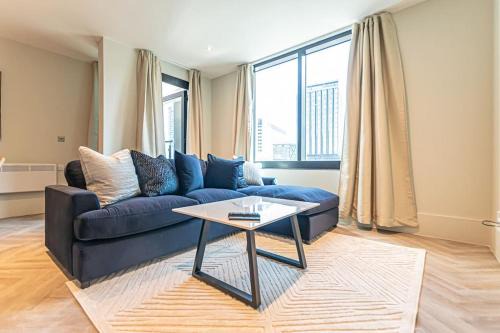 The Docks Apartment | Elegant City View 1 Bed - Family-Friendly & Highly Rated