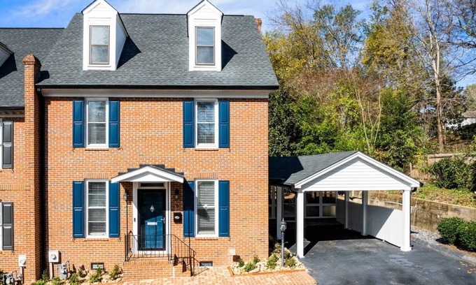 Rome House | Prime City Views: Walk Downtown, Tennis & Riverwalk Access