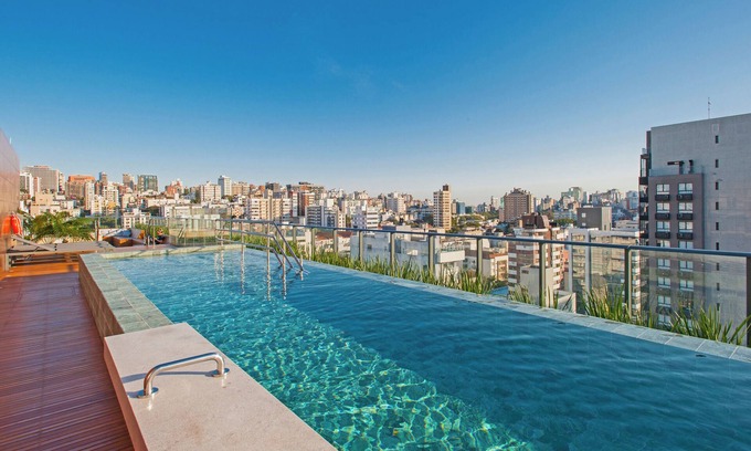 Auxiliadora Hotel | Budget-Friendly Cityhome GO 24 in Porto Alegre with Pool