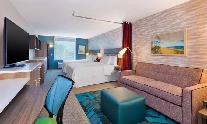 Wilmington Hotel | Family-Friendly Retreat: Pool & Steps from Wrightsville Beach!