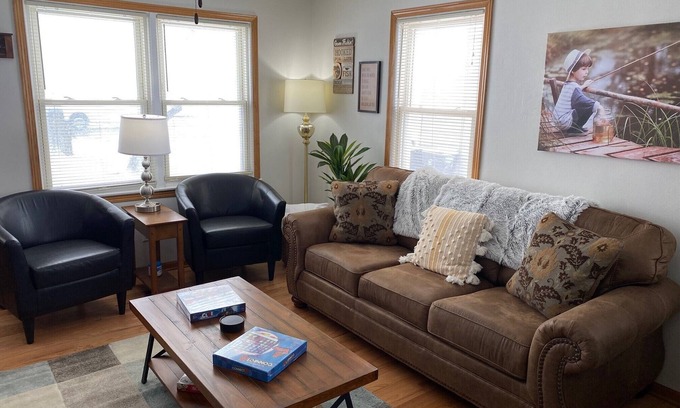 Mount Pleasant House | Cityscape Retreat: Family-Friendly with Self Check-In