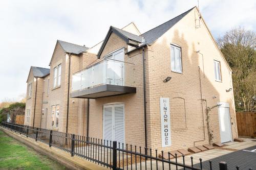 Cambridge Apartment | Welcoming Hinton House - Family-Friendly Citystay Retreat
