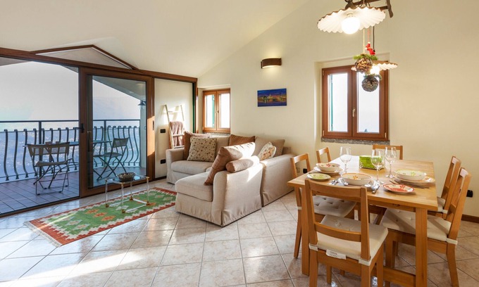 Civenna Apartment | Unforgettable Civenna Lake View Retreat with Breakfast