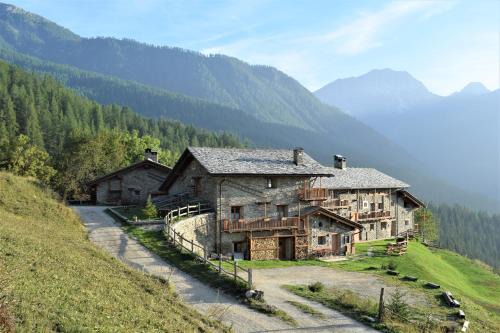 Marmora Ski Chalet | Discover Civico 13: Family & Pet-Friendly Retreat