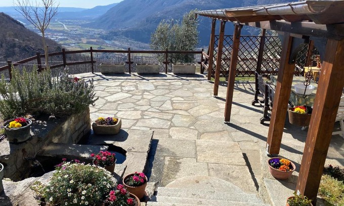Settimo Vittone House | Exceptional Stay at Civicocentouno: Child-Friendly Retreat