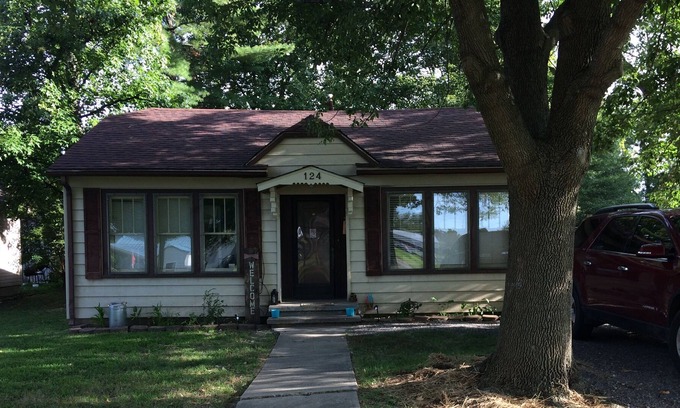 Dexter House | CJ's House/ Whole House close to everything.