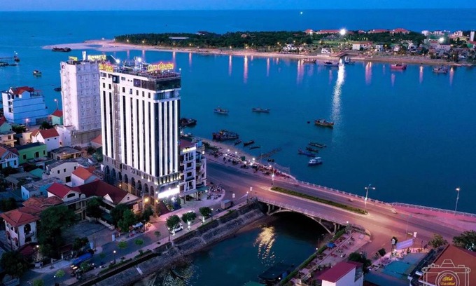 Dong Hoi Hotel | Relax at CKC Thien Duong Hotel with Oceanfront Amenities