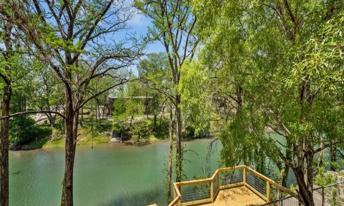 Canyon Lake House | Discover the Pet-Friendly CL 954 River Cliff Retreat