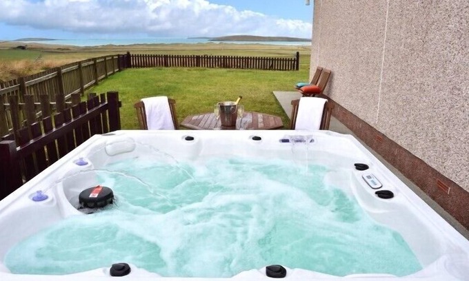 Isle of North Uist Cottage | Pet-Friendly Clachan Sands Cottage in Scenic Lochmaddy