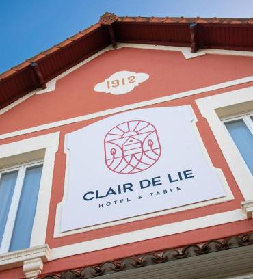 Vallet Hotel | Cozy Clair de Lie: Family-Friendly with Restaurant & Kitchen