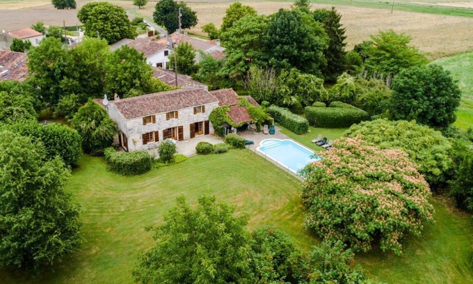 Retaud Villa | Cozy Claire Barn Villa with Private Pool for Family Getaways