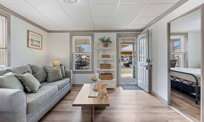 Hampton Cabin | Clam Cove - Heart of Hampton Beach!