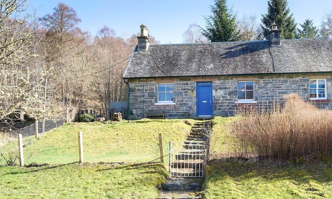 Tomich Cottage | Idyllic Clamhan Cottage with Countryside Views in Tomich