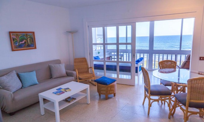 Melenara Apartment | Oceanfront Clara Rosa Beach House: Rated 10/10 by Guests