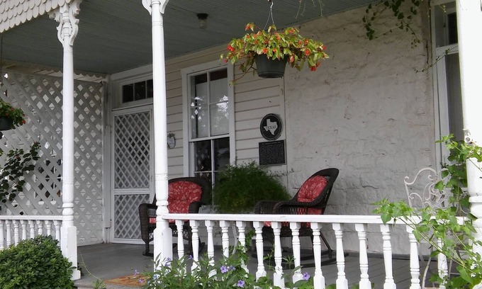 Dripping Springs Bed & Breakfast | Exceptional Stay at Clara's House - Homestead B&B with Breakfast
