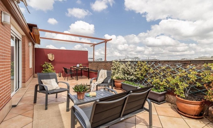 Cuatro Caminos Apartment | Cozy 2-Bedroom Retreat with Terrace in Azca