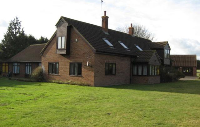 Ickburgh House | Family-Friendly Clare House with Kitchen Amenities Awaiting You