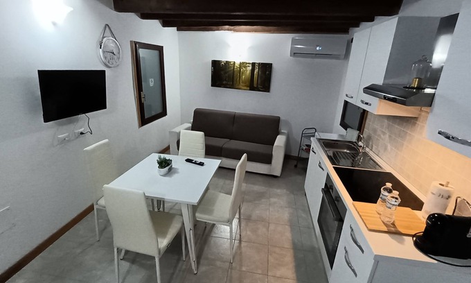 Apricale Apartment | Guest Rated Clare House: Pet & Child Friendly Retreat