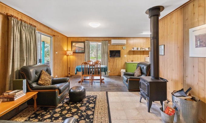 Stanley Flat Resort | Pet-Friendly Clare Valley Cabins with Family Amenities