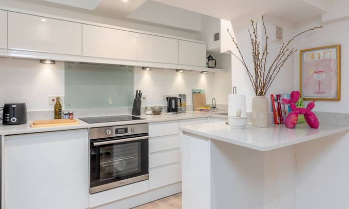 Leamington Spa Apartment | Clarendon Place - Stunning 1BD in Leamington Spa