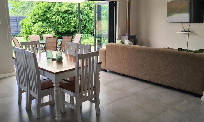 Clarens Apartment | Escape to Clarens: Family-Friendly Retreat with Kitchen
